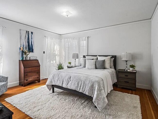Building Photo - 1622 W Harding Way