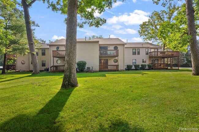 Building Photo - 4911 Oak Hill Dr