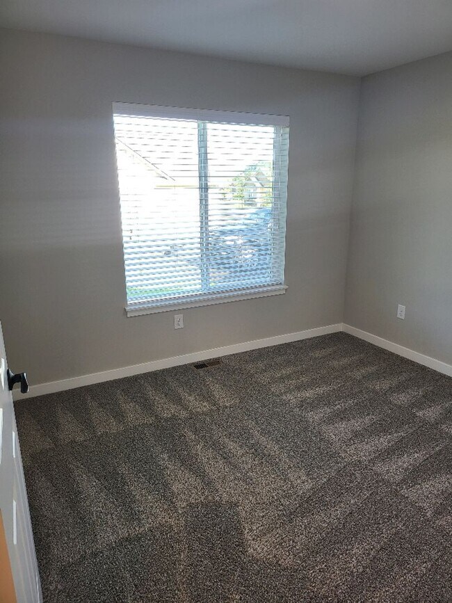 Building Photo - STATUS: AVAILABLE  | $2100.00 a month + $1...