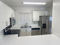 Building Photo - 6225 SW Kendale Lakes Cir