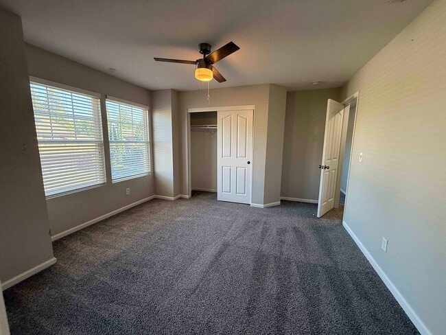 Building Photo - Great 4 Bedroom with Pool