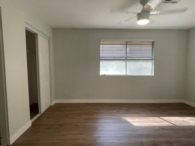 Building Photo - 1111 N 84th Pl