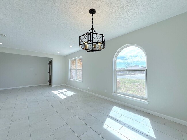 Building Photo - East El Paso 5bed/3Bath Refrig A/C with 2 Master Suites!