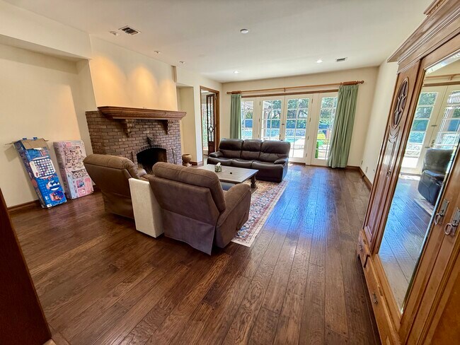 Building Photo - 533 Sierra Madre Ave
