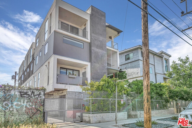 Building Photo - 747 Lillian Way