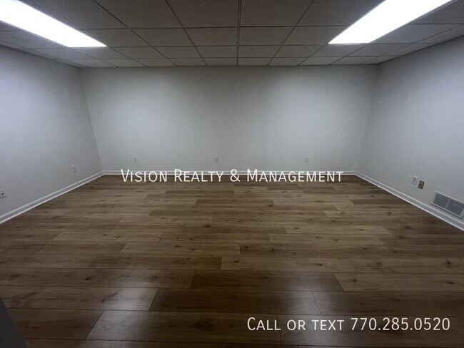 Building Photo - 64 Wooddale Ln