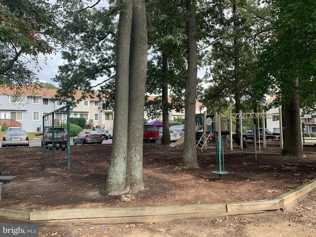 Building Photo - Beautifully updated 2 bd 1 bth patio level condo backing to open area.