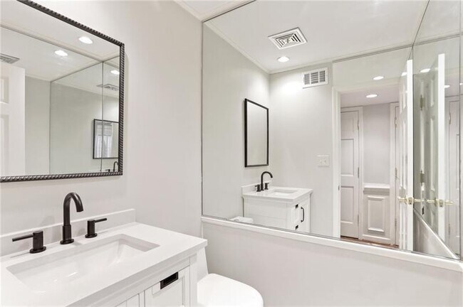 Building Photo - 36 Ivy Pkwy NE