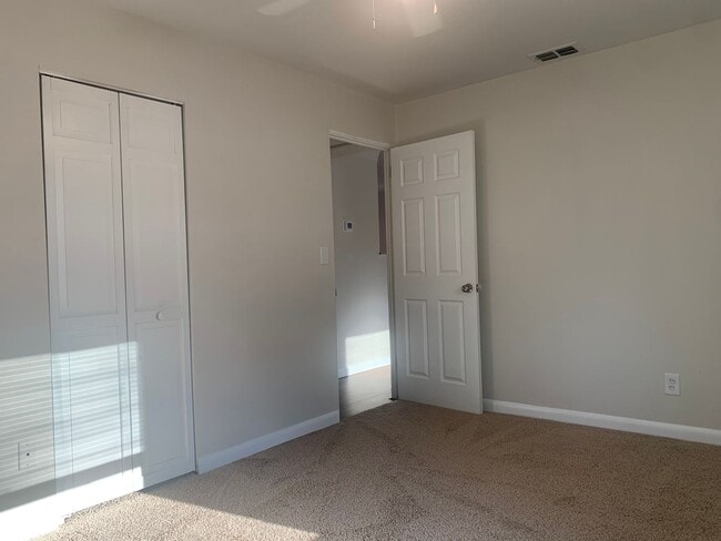 Building Photo - 2  Bedroom Single Family Home