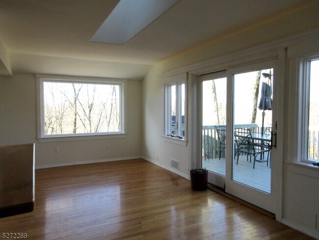 Building Photo - 416 Springbrook Trail