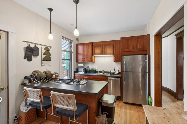 Building Photo - 2827 Pleasant Ave