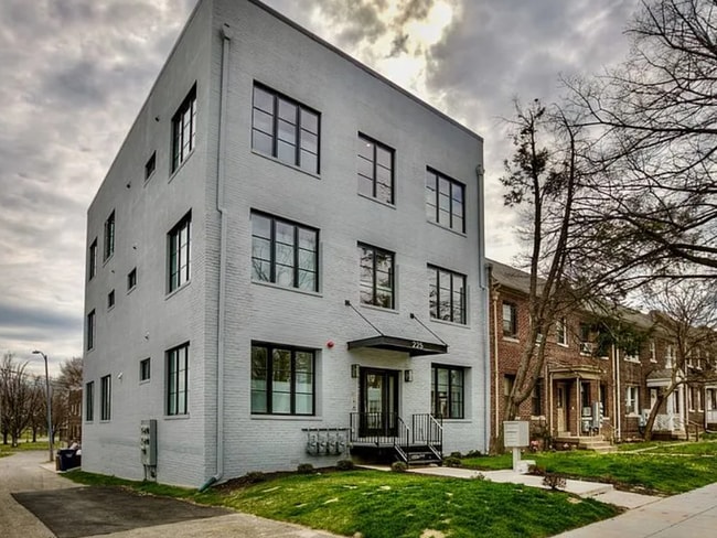 Building Photo - 225 20th St NE