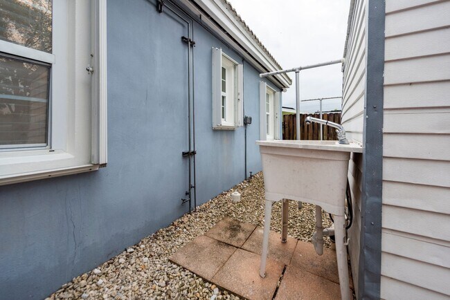 Building Photo - READY FOR A NEW TENANT - EXCELLENT PRIVATE PROPERTY IN SOUTH MIDDLE RIVER