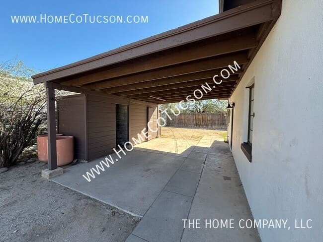 Building Photo - 833 W Jacinto St