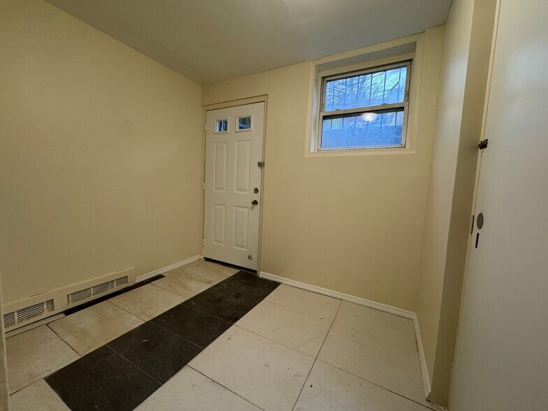 Building Photo - 53 Van Buren St