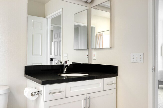 Building Photo - 1561 S Barrington Ave