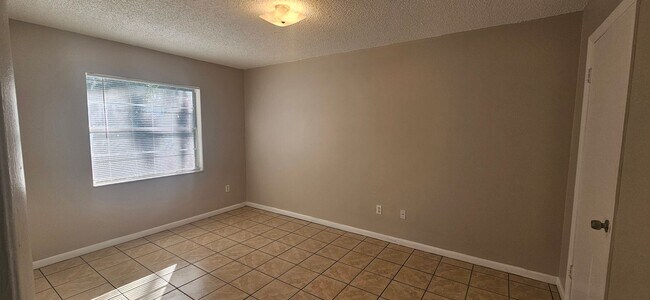 Building Photo - Charming 2/1 in the heart of Downtown Deland!