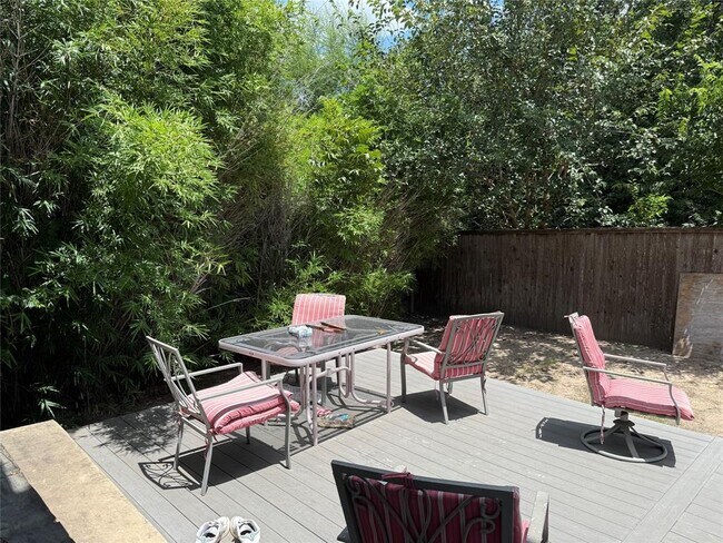 Building Photo - 7206 Tybalt St