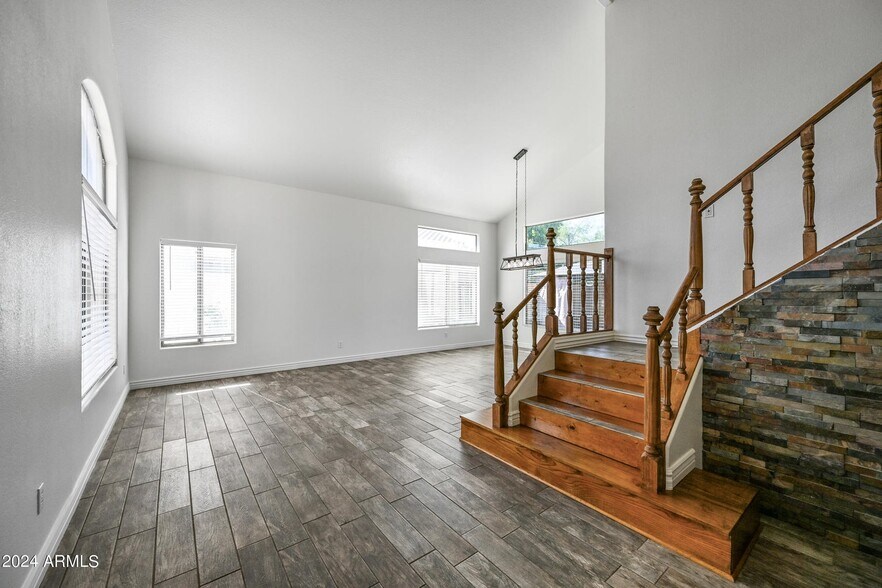 Building Photo - 1836 E Aspen Way