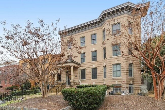 Building Photo - 1323 Clifton St NW