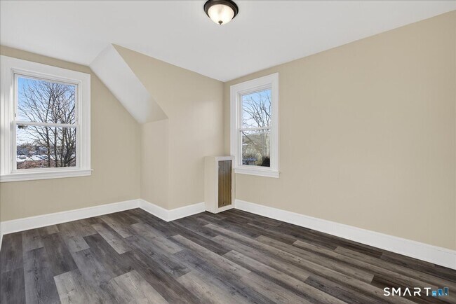 Building Photo - 38 Bristol St