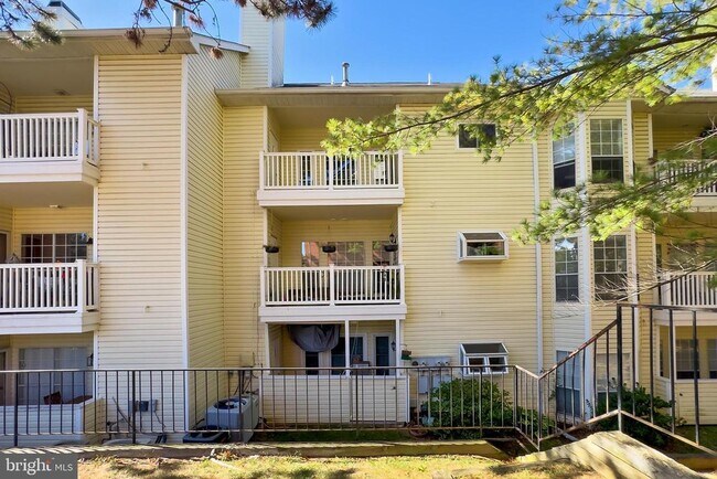 Building Photo - 674 Gateway Dr SE