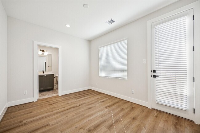 Building Photo - 520 Janisch Rd