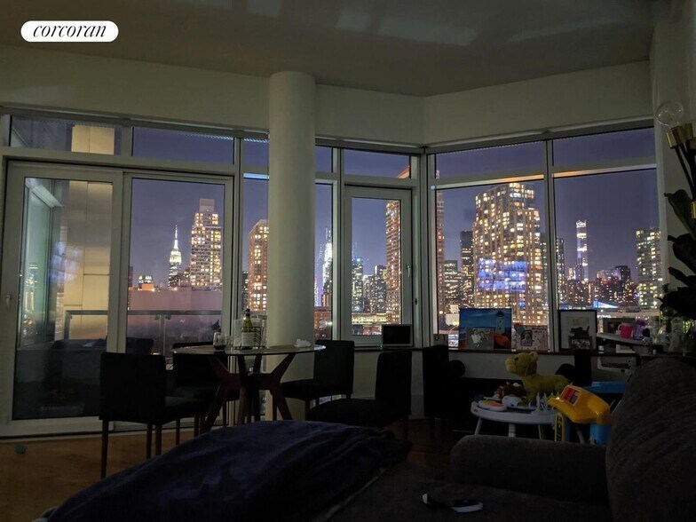 Building Photo - 10-17-17 Jackson Ave