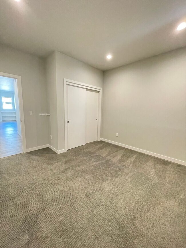 Building Photo - Flexible Living in North Ellensburg