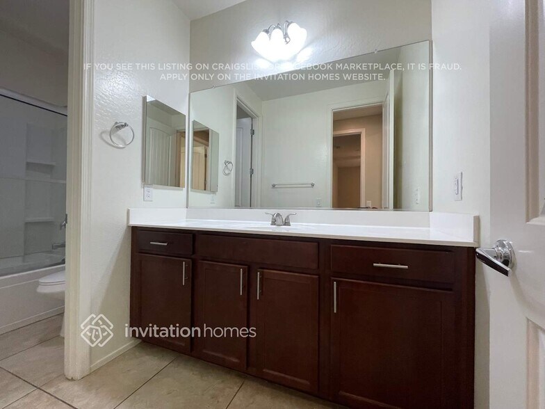 Building Photo - 21206 W Granada Rd