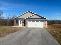 Building Photo - 3 bedroom 2 bath Single Family home in Dan...