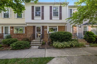 Building Photo - 3 Bed 2.5 Bath - Gaithersburg Townhouse - Finished Basement