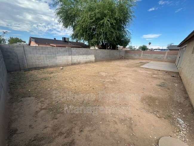 Building Photo - 7956 W Mariposa Dr