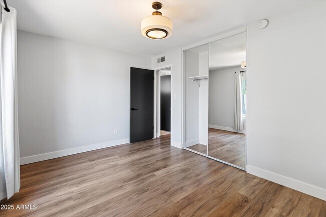 Building Photo - 4837 E Pershing Ave