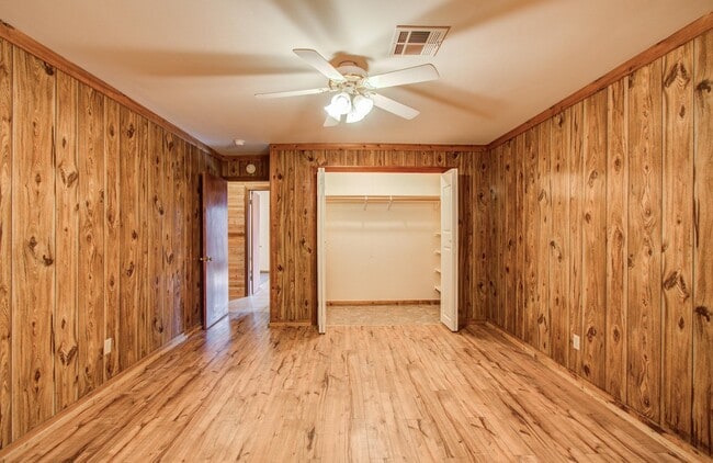 Building Photo - 810 Roosevelt St