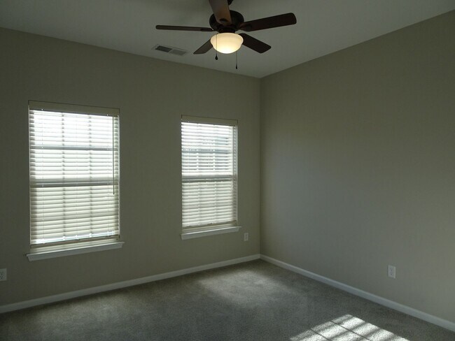 Building Photo - 108 Promenade Ln