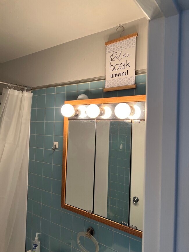 Washroom - 505 W 53rd Ave