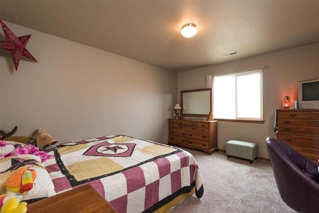 Building Photo - Charming and Bright 3 Bed, 3 Bath Home in ...
