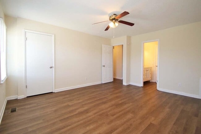 Building Photo - 1410 Country Club Ct