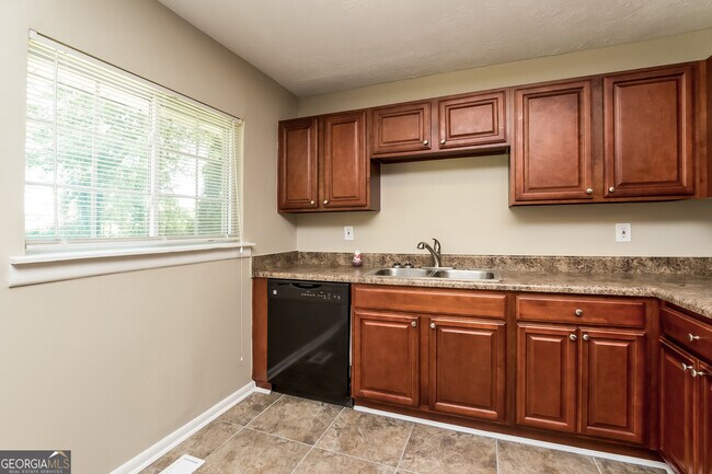 Building Photo - 5848 Ronnie Dr