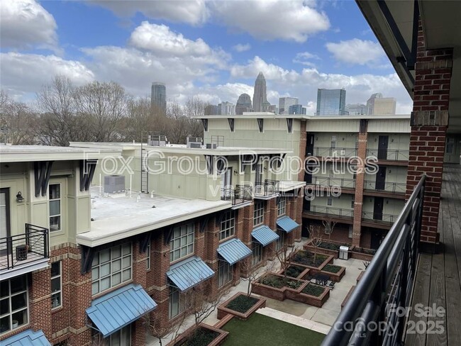 Building Photo - 1101 W 1st St