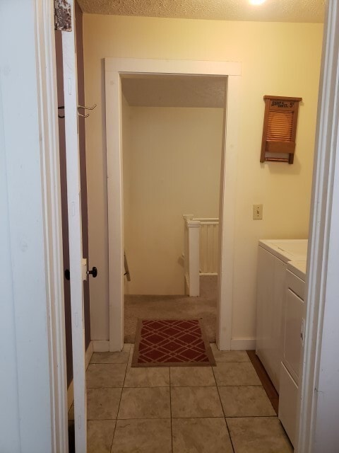 Building Photo - 2 bed, 1.5 bath duplex located in the hear...