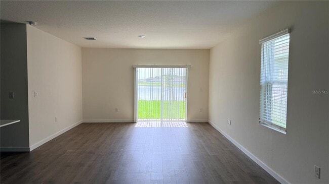 Building Photo - 2046 Walnut Crk Dr