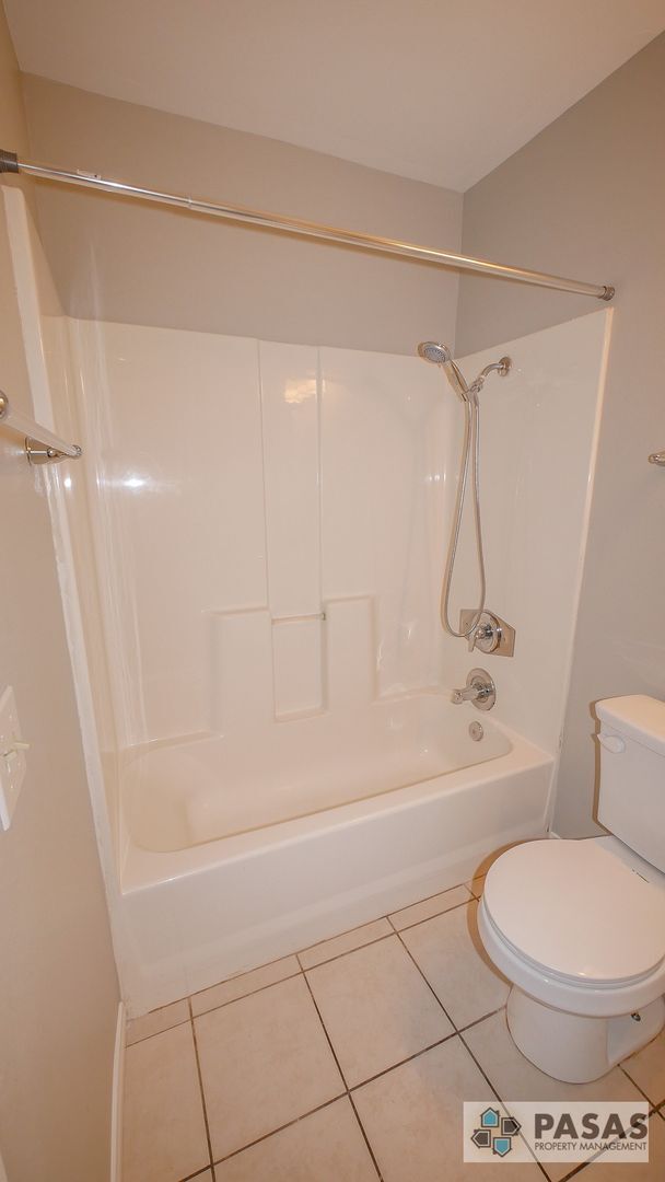 Building Photo - 1st Floor Remodeled Condo