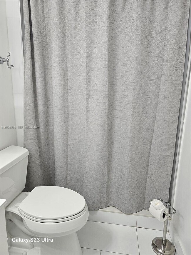 Building Photo - 20400 W Country Club Dr