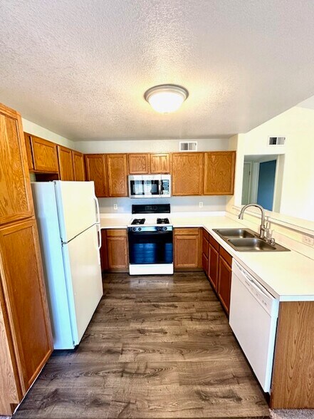 Building Photo - 9934 E Carolina Cir