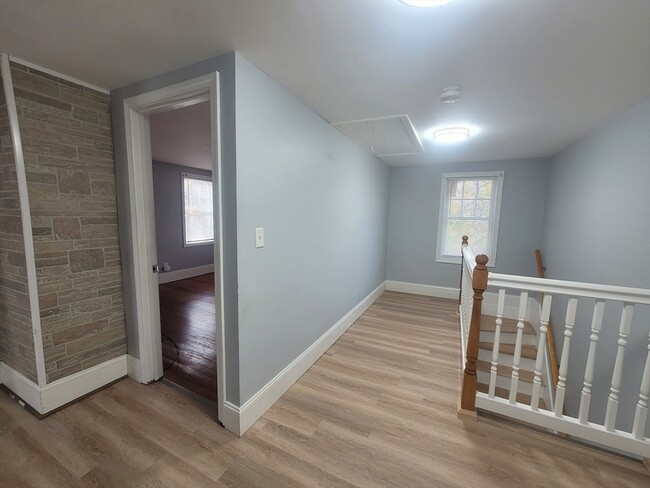Building Photo - 237 Colburn St