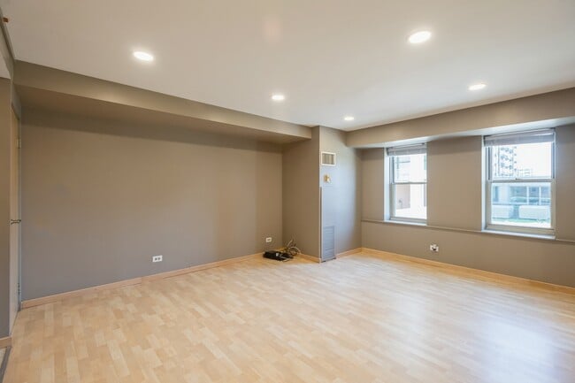 Building Photo - 40 E 9th St