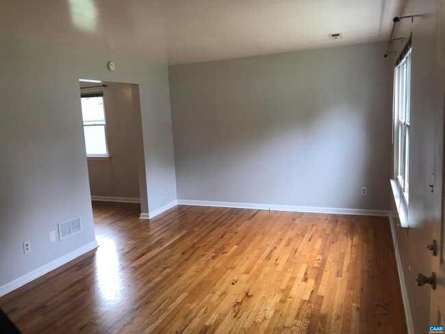 Building Photo - 206 Greentree Park