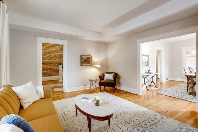 Building Photo - "Charming 4-Bed Oasis with 2.5 Baths in the Heart of Denver!"